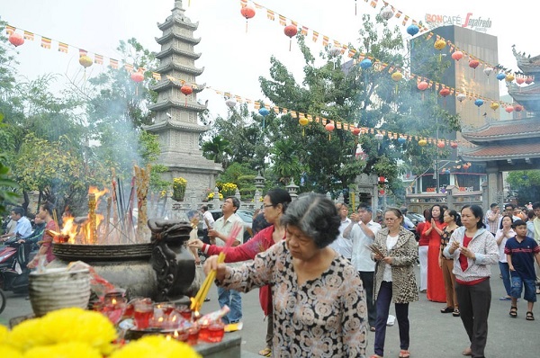 mơ thấy đi chùa